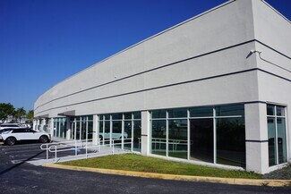 Plus de détails pour 755-833 NW 167th St, Miami, FL - Local d'activités à louer