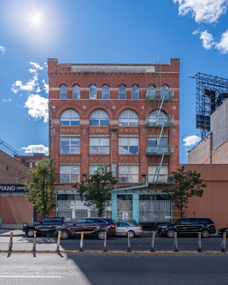 26 Bruckner Blvd, Bronx, NY à louer - Photo du bâtiment - Image 3 de 7