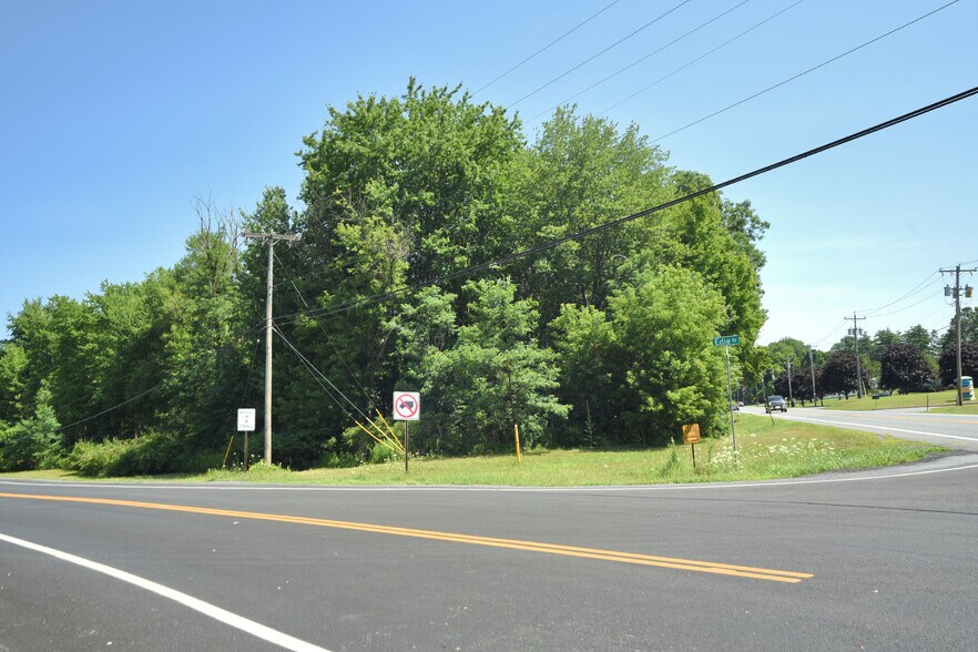 4310 Route 50, Saratoga Springs, NY à vendre - Photo du bâtiment - Image 3 de 7