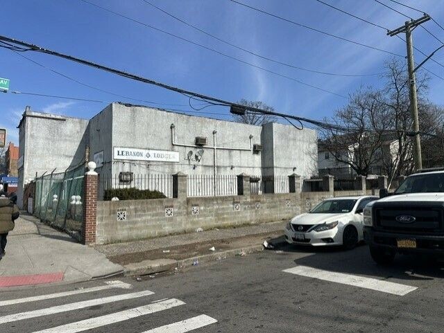 107-51 Guy R Brewer Blvd, Jamaica, NY à vendre - Photo du bâtiment - Image 3 de 5