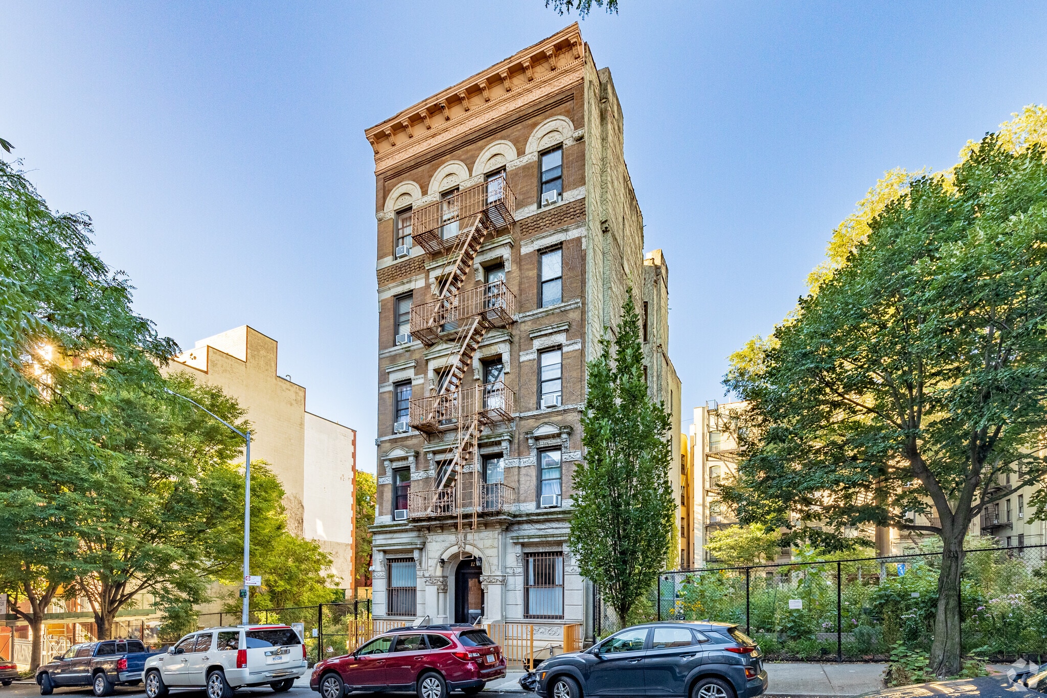 12 W 104th St, New York, NY for sale Primary Photo- Image 1 of 8