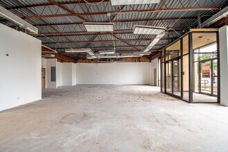 6000-6064 Ingram Rd, San Antonio, TX à louer Photo intérieure- Image 1 de 5