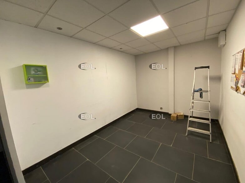 Office in Salon-de-Provence for lease - Interior Photo - Image 3 of 5