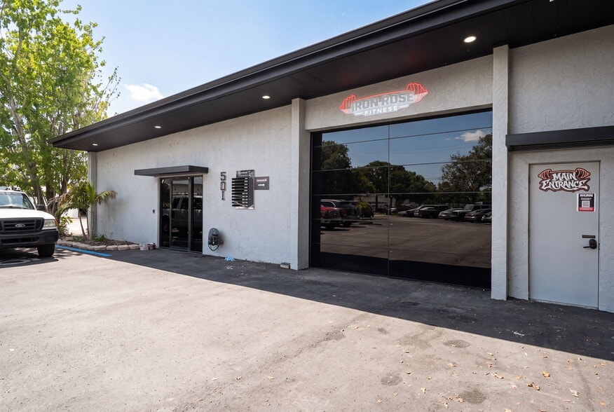 501 Interstate Ct, Sarasota, FL for sale - Building Photo - Image 3 of 29