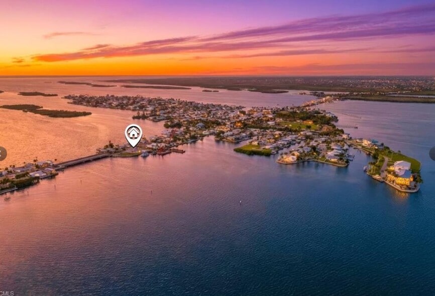 4767 Pine Island Rd NW, Matlacha, FL à vendre - Photo du bâtiment - Image 3 de 12