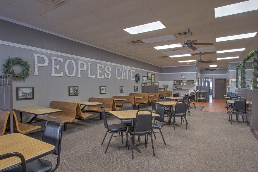 118 Main St S, Cambridge, MN à vendre - Photo du bâtiment - Image 2 de 29