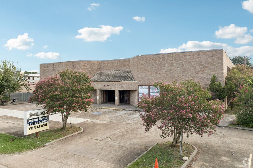 8240 Antoine Dr, Houston, TX à vendre - Photo du bâtiment - Image 1 de 27