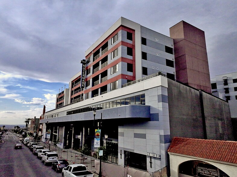 215-219 S Water St, Henderson, NV à louer - Photo du bâtiment - Image 2 de 6