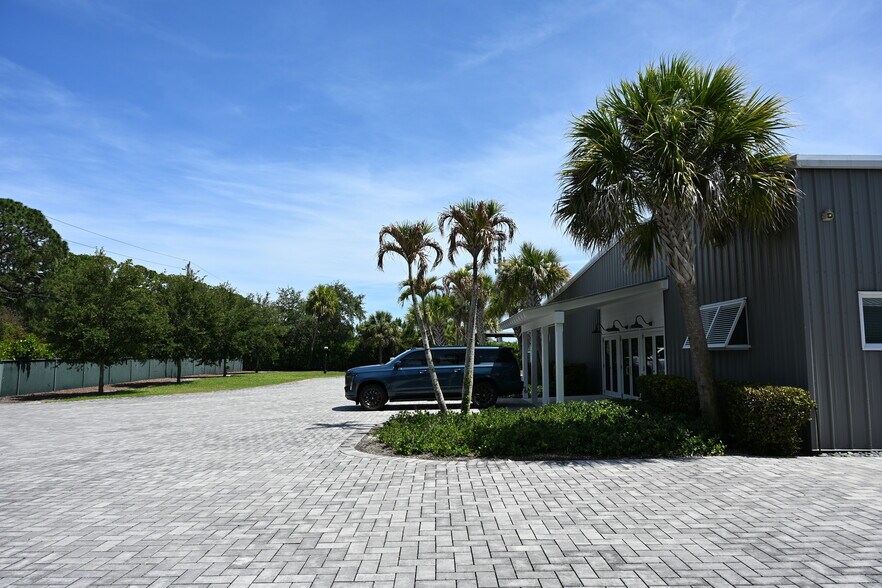 11950 SE Shell Ave, Hobe Sound, FL à louer - Photo du bâtiment - Image 3 de 14