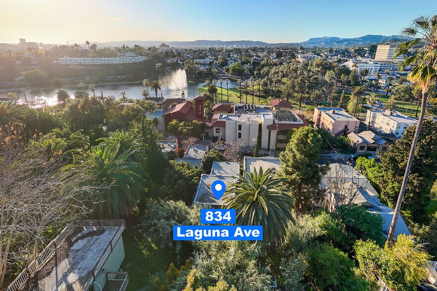 834 Laguna Ave, Los Angeles, CA à vendre - Photo du bâtiment - Image 3 de 22