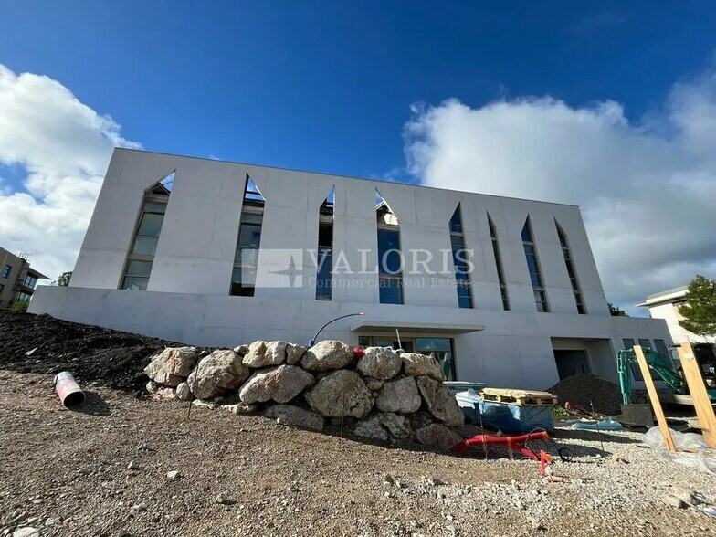 Office in Aix-en-Provence for lease - Building Photo - Image 1 of 15