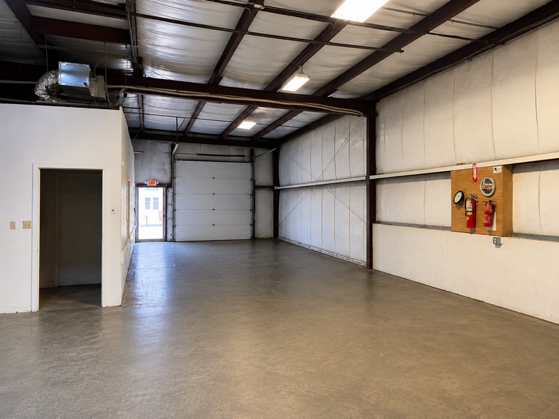 18 Taylor Ave, Bethel, CT for lease - Interior Photo - Image 2 of 3