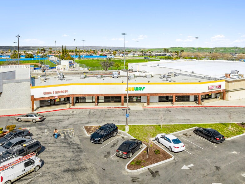 1048-1072 Kern St, Taft, CA à vendre - Photo du bâtiment - Image 3 de 9
