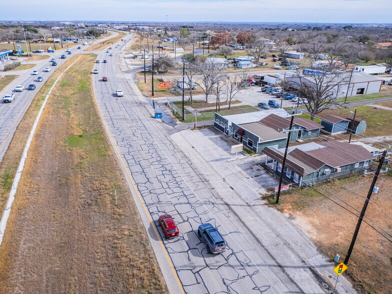 7050 US Highway 87, San Antonio, TX à vendre - Photo du bâtiment - Image 2 de 45