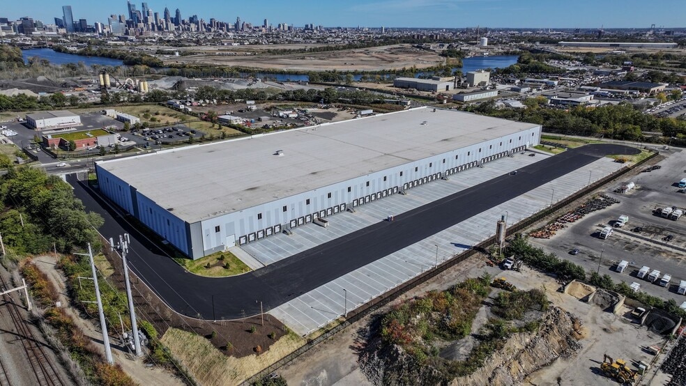 3060 S 61st St, Philadelphia, PA for lease - Building Photo - Image 1 of 6