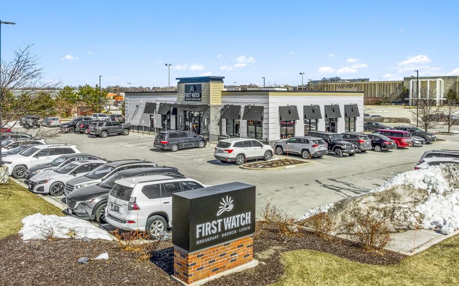 5320 S 76th St, Greendale, WI for sale - Primary Photo - Image 1 of 4