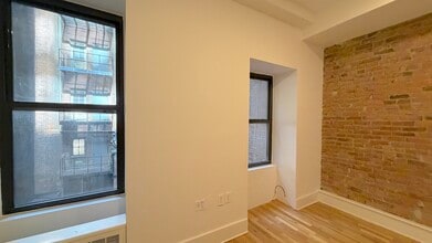 16 E 41st St, New York, NY à louer Photo intérieure- Image 1 de 5