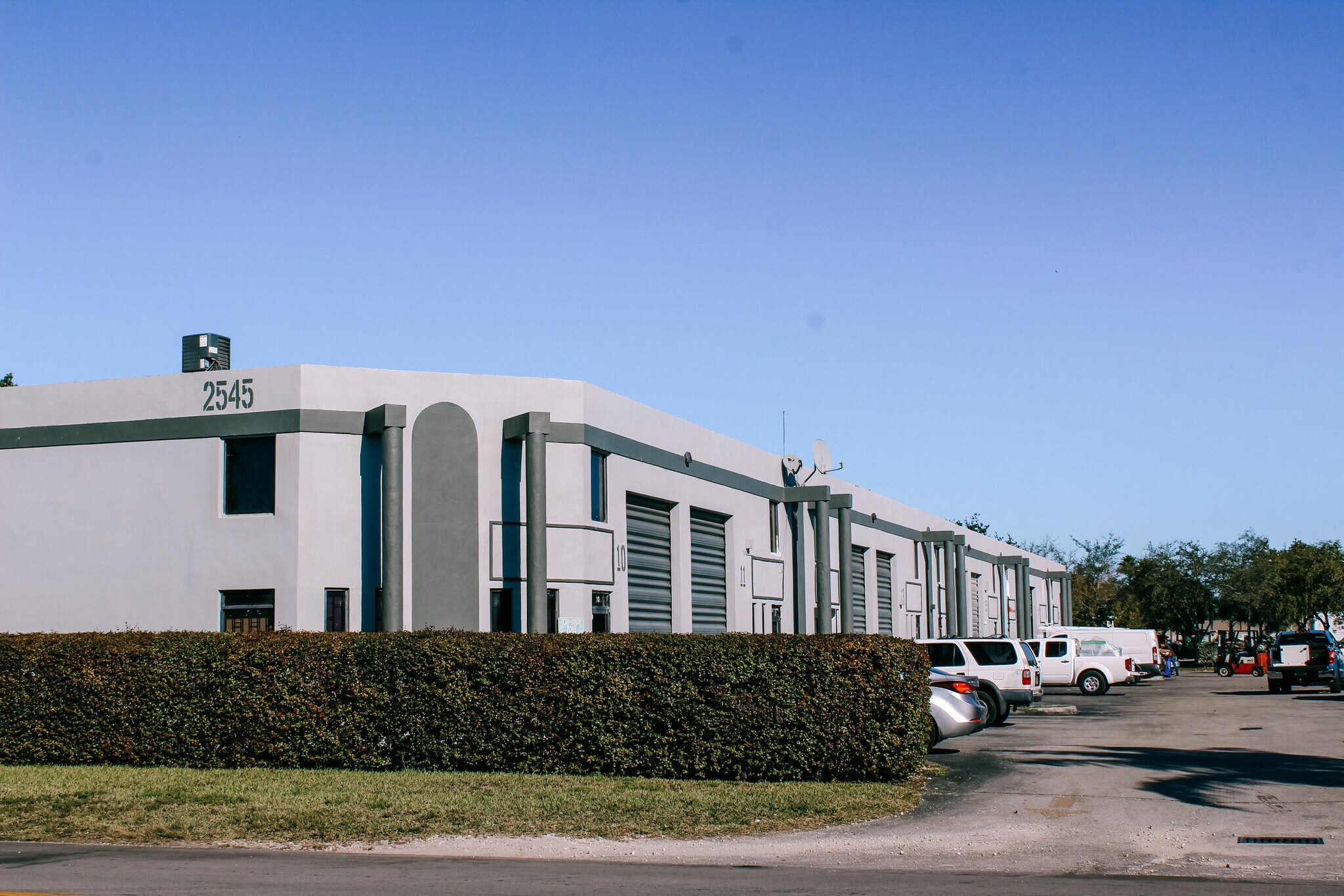 2545 W 80th St, Hialeah, FL à louer Photo du bâtiment- Image 1 de 10