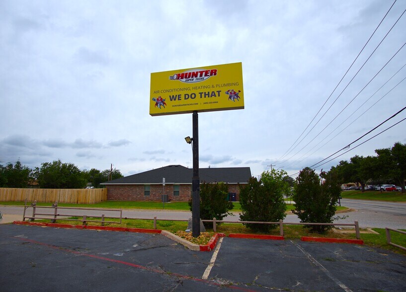 136 NW 122nd St, Oklahoma City, OK à louer - Photo du bâtiment - Image 2 de 15