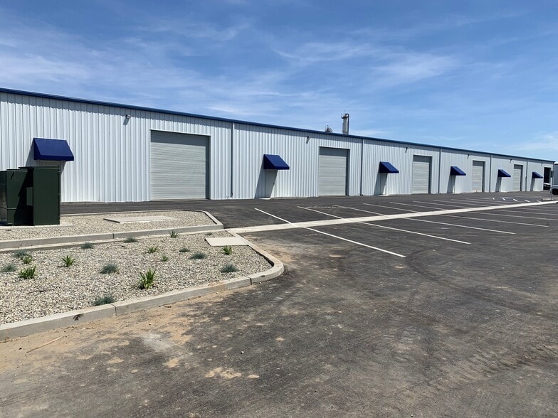 3805 Gilmore Ave, Bakersfield, CA for lease - Building Photo - Image 3 of 15