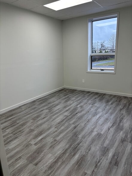 225 County Road 522, Manalapan Township, NJ for lease - Building Photo - Image 3 of 6