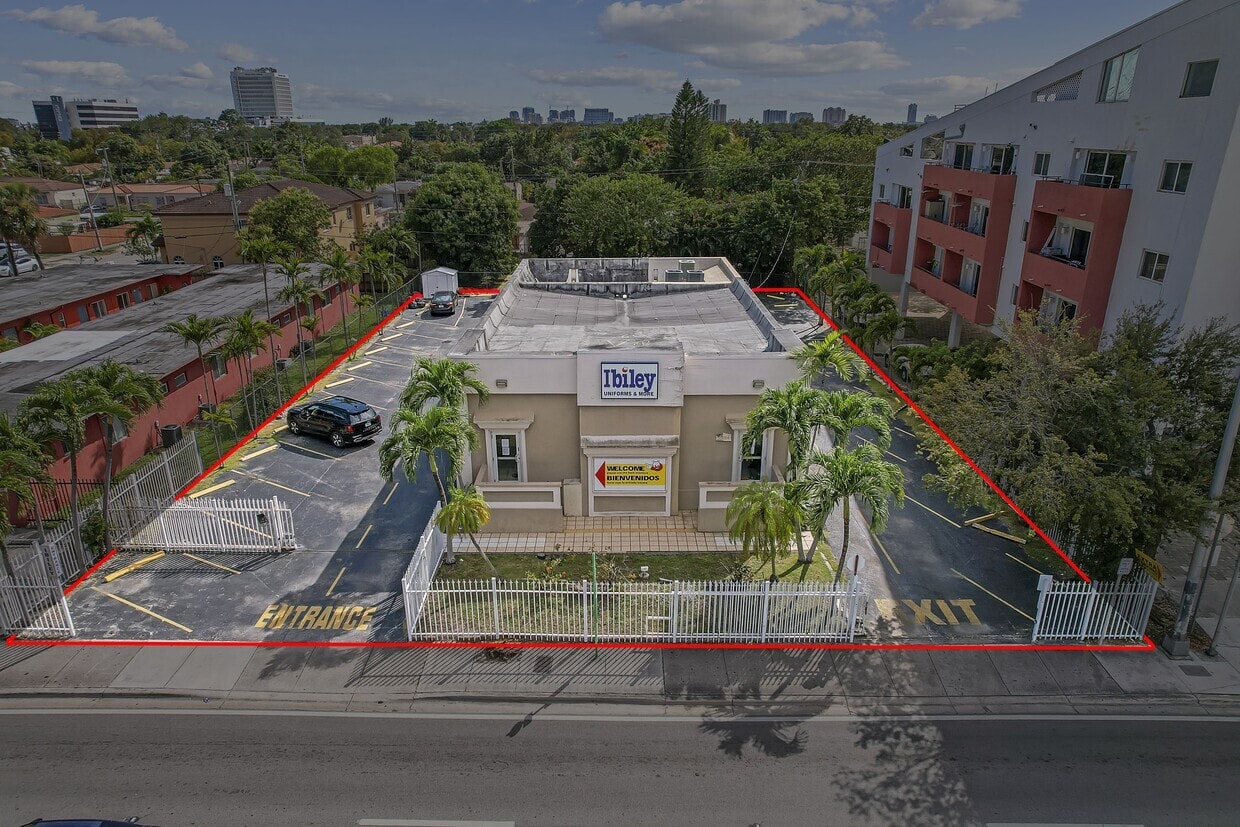 2924 W Flagler St, Miami, FL for lease Primary Photo- Image 1 of 23