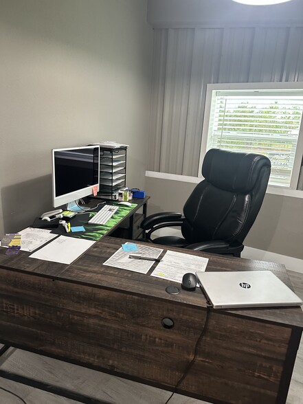 6304 Tropicaire Blvd, North Port, FL for lease - Building Photo - Image 3 of 6