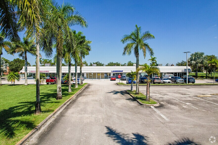1219-1245 NE 8th St, Homestead, FL à louer - Photo du bâtiment - Image 2 de 4