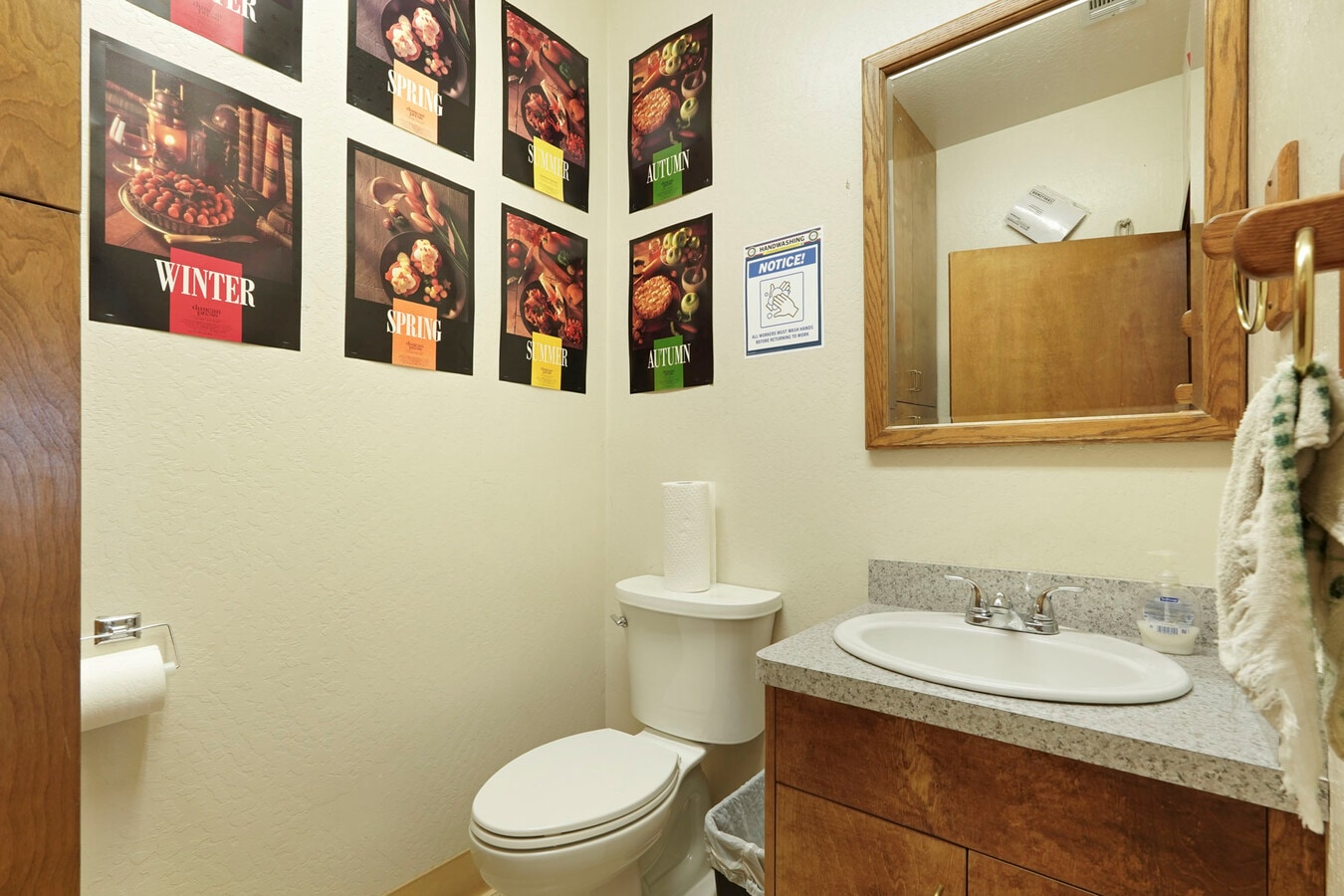 1820 W Kettleman Ln, Lodi, CA 95242 - Unité A & B - - Photo intérieure - Image 2 of 20