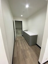 14940-14954 Calvert St, Van Nuys, CA à louer Photo intérieure- Image 2 de 4