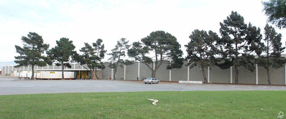 1311 Schilling Pl, Salinas, CA à louer - Photo du bâtiment - Image 2 de 10