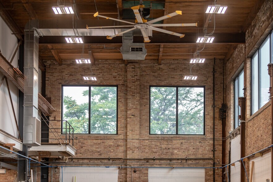 2135 W Carroll Ave, Chicago, IL à louer - Photo du bâtiment - Image 2 de 5