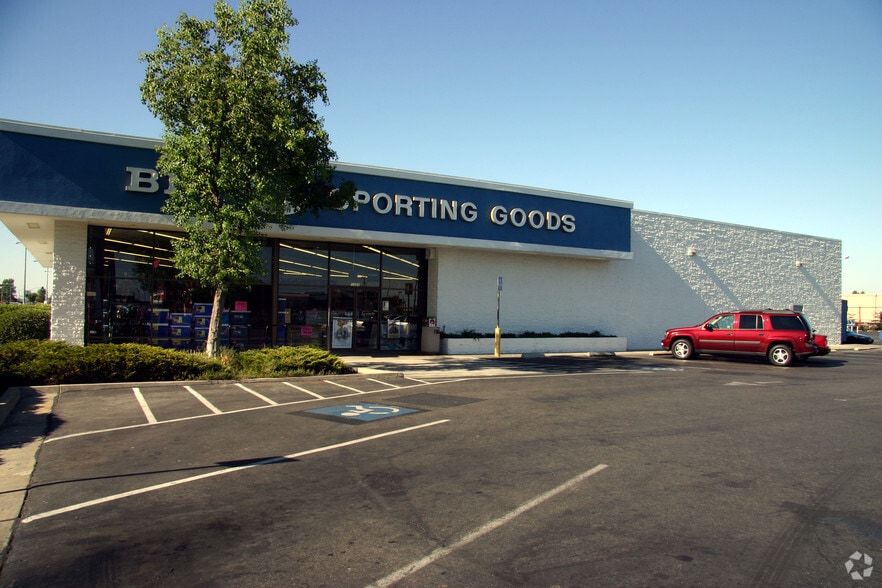 5488 N Blackstone Ave, Fresno, CA for sale - Building Photo - Image 3 of 3