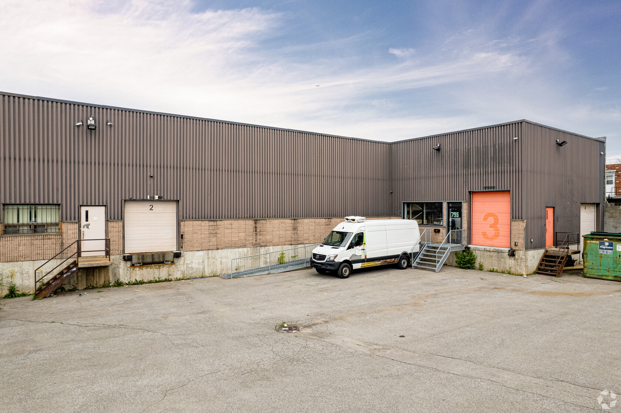 795 Boul Curé-Labelle, Laval, QC for sale Primary Photo- Image 1 of 12