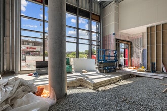 3300 - 3340 Lakeshore rd, Kelowna, BC for lease Interior Photo- Image 2 of 4