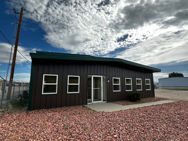6400 Yellowstone Hwy, Evansville, WY for sale - Primary Photo - Image 1 of 12