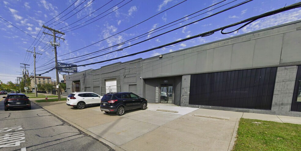 2081 E 40th St, Cleveland, OH à louer - Photo du bâtiment - Image 2 de 5
