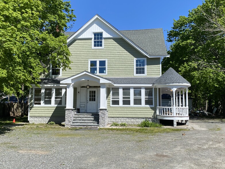 165 Montauk Hwy, Blue Point, NY à vendre - Photo du bâtiment - Image 1 de 1