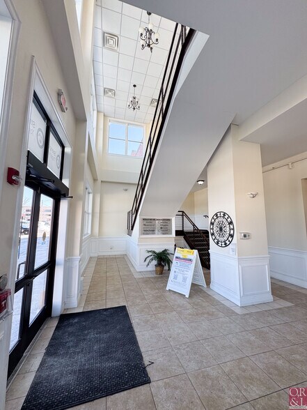 1 Herald Sq, New Britain, CT à louer - Photo du bâtiment - Image 3 de 12