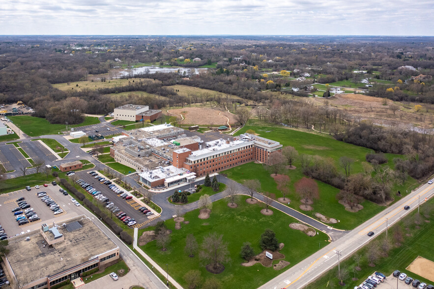 617 W Main St, Barrington, IL for sale - Primary Photo - Image 1 of 6