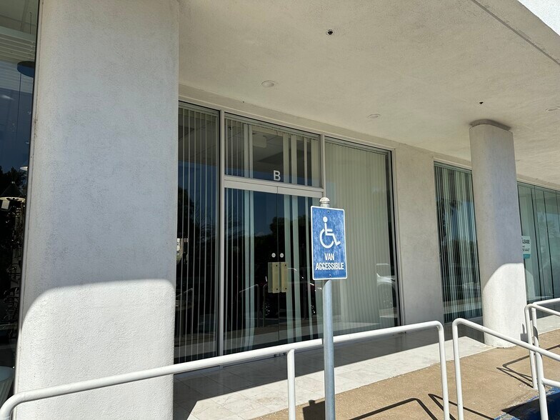 72060 Highway 111, Rancho Mirage, CA à louer - Photo du bâtiment - Image 3 de 16