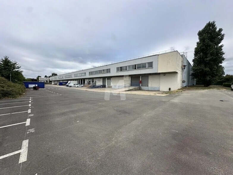 Flex dans Morangis à louer - Photo du bâtiment - Image 3 de 5