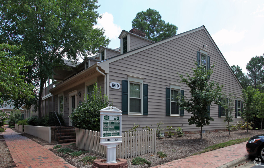 1829 E Franklin St, Chapel Hill, NC for lease - Building Photo - Image 2 of 11