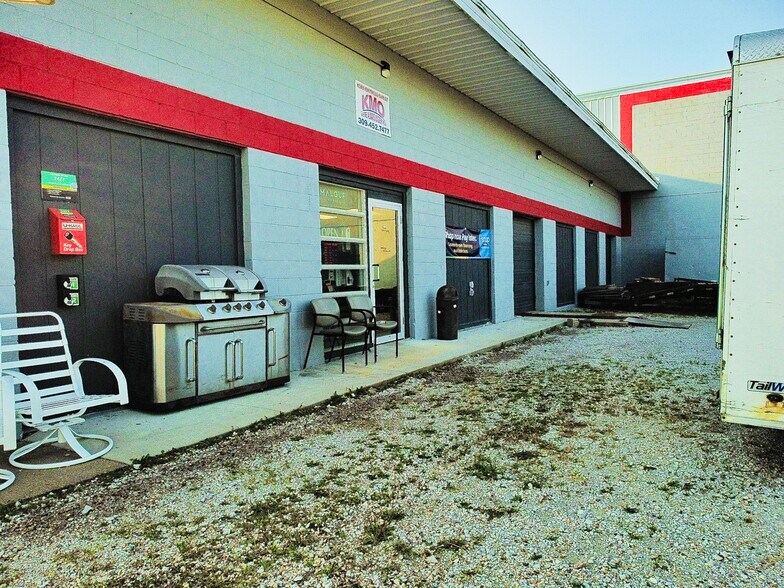 107 Caroline St, Bloomington, IL à vendre - Photo du bâtiment - Image 3 de 10