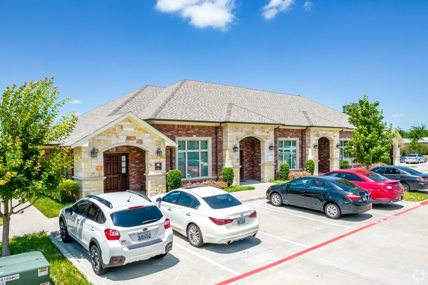 8668 John Hickman Pky, Frisco, TX à louer - Photo du bâtiment - Image 3 de 14