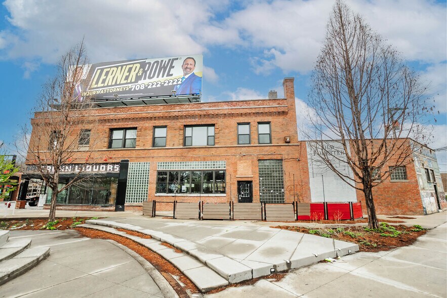2821-2823 N Milwaukee Ave, Chicago, IL à vendre - Photo du bâtiment - Image 3 de 20