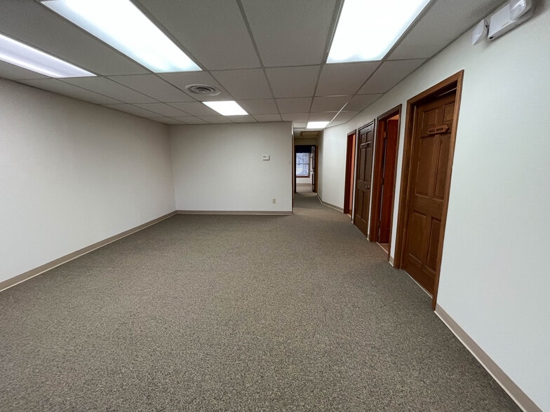 33399 Walker Rd, Avon Lake, OH à louer - Photo du bâtiment - Image 3 de 21