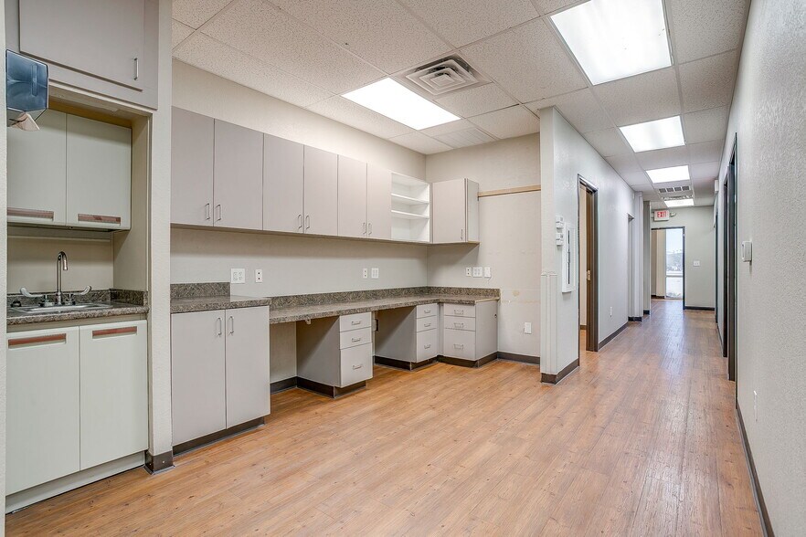 12461 Timberland Blvd, Fort Worth, TX à louer - Photo du bâtiment - Image 3 de 8