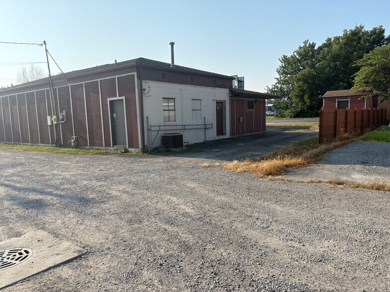 308 S Court St, Marion, IL à vendre - Photo du bâtiment - Image 2 de 16