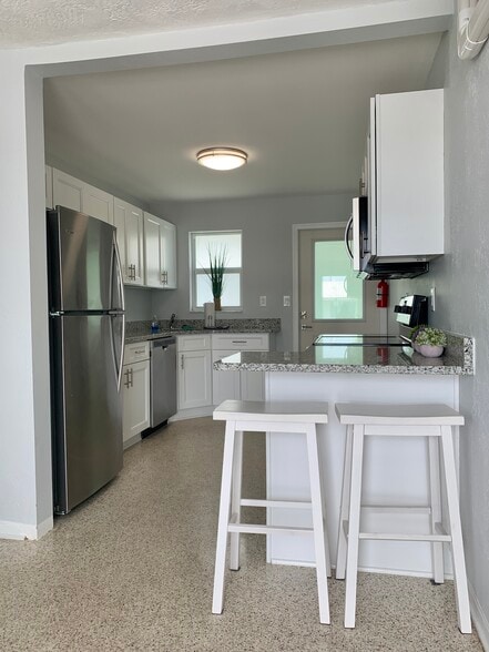 1708 S Atlantic Ave, New Smyrna Beach, FL for sale - Interior Photo - Image 3 of 26
